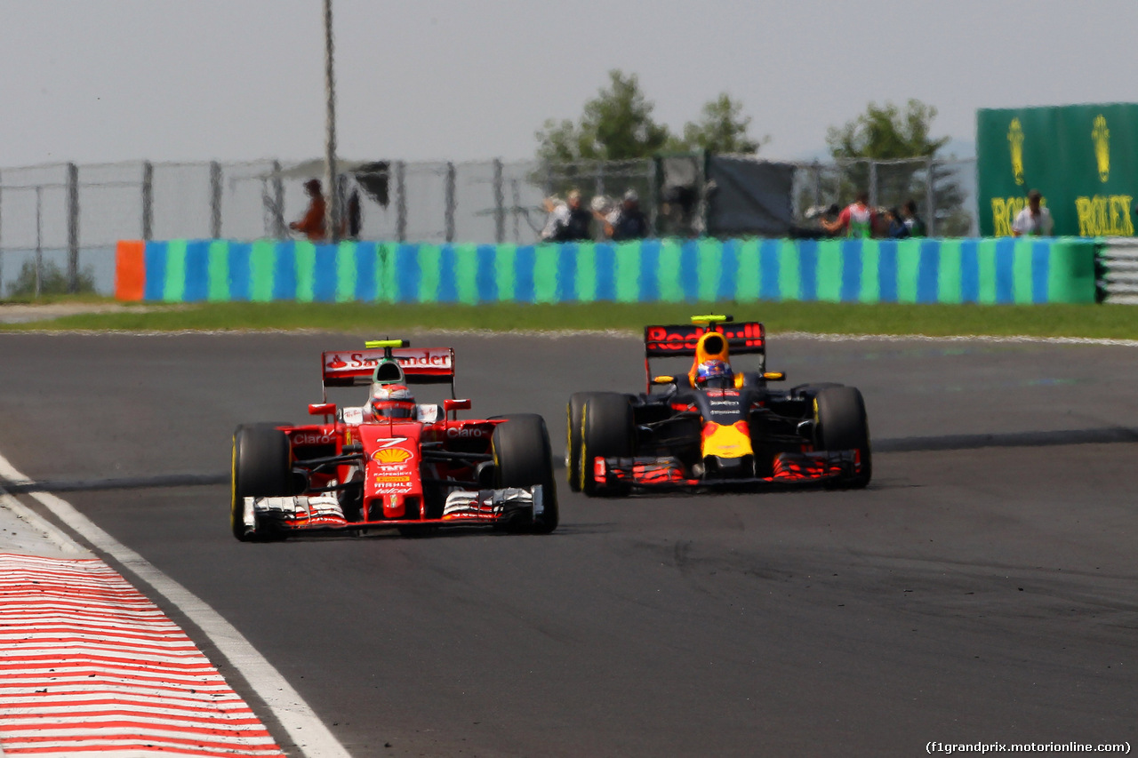 GP UNGHERIA, 24.07.2016 - Gara, Kimi Raikkonen (FIN) Ferrari SF16-H davanti a Max Verstappen (NED) Red Bull Racing RB12
