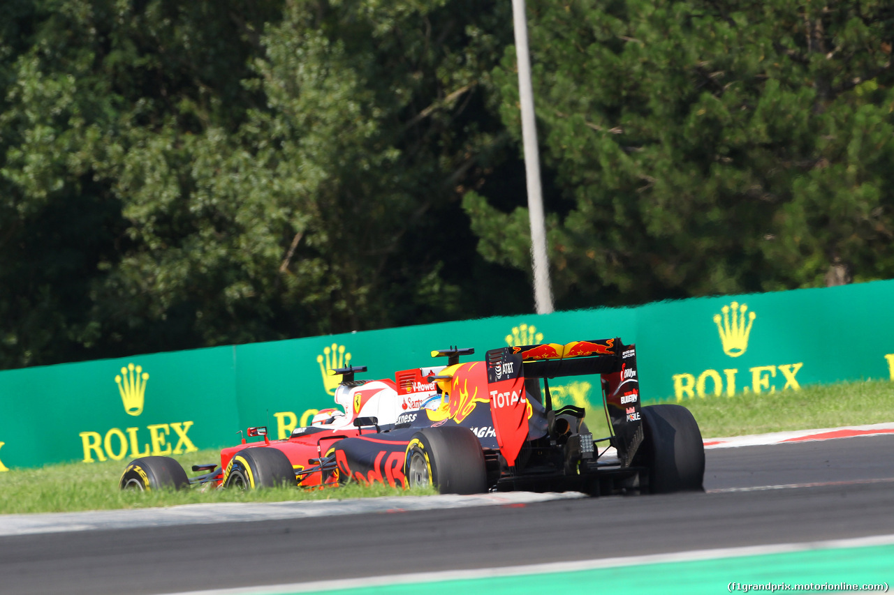 GP UNGHERIA, 24.07.2016 - Gara, Kimi Raikkonen (FIN) Ferrari SF16-H e Max Verstappen (NED) Red Bull Racing RB12
