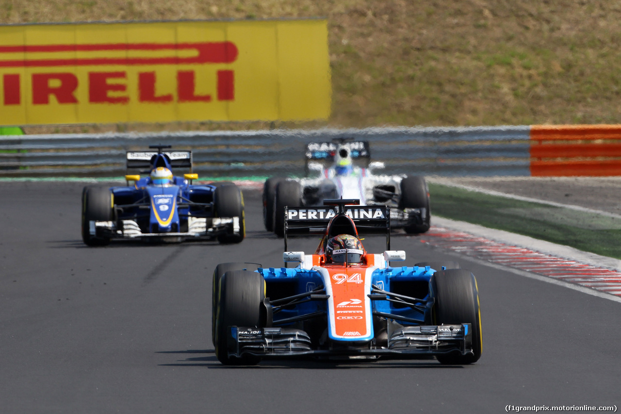 GP UNGHERIA, 24.07.2016 - Gara, Pascal Wehrlein (GER) Manor Racing MRT05 davanti a Marcus Ericsson (SUE) Sauber C34 e Felipe Massa (BRA) Williams FW38