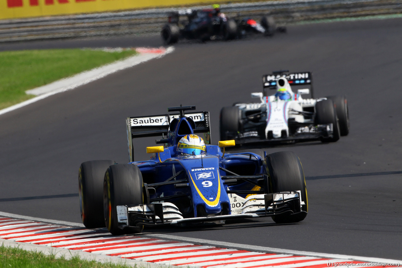 GP UNGHERIA, 24.07.2016 - Gara, Marcus Ericsson (SUE) Sauber C34 davanti a Felipe Massa (BRA) Williams FW38