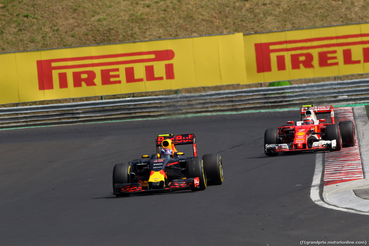 GP UNGHERIA, 24.07.2016 - Gara, Max Verstappen (NED) Red Bull Racing RB12 e Kimi Raikkonen (FIN) Ferrari SF16-H