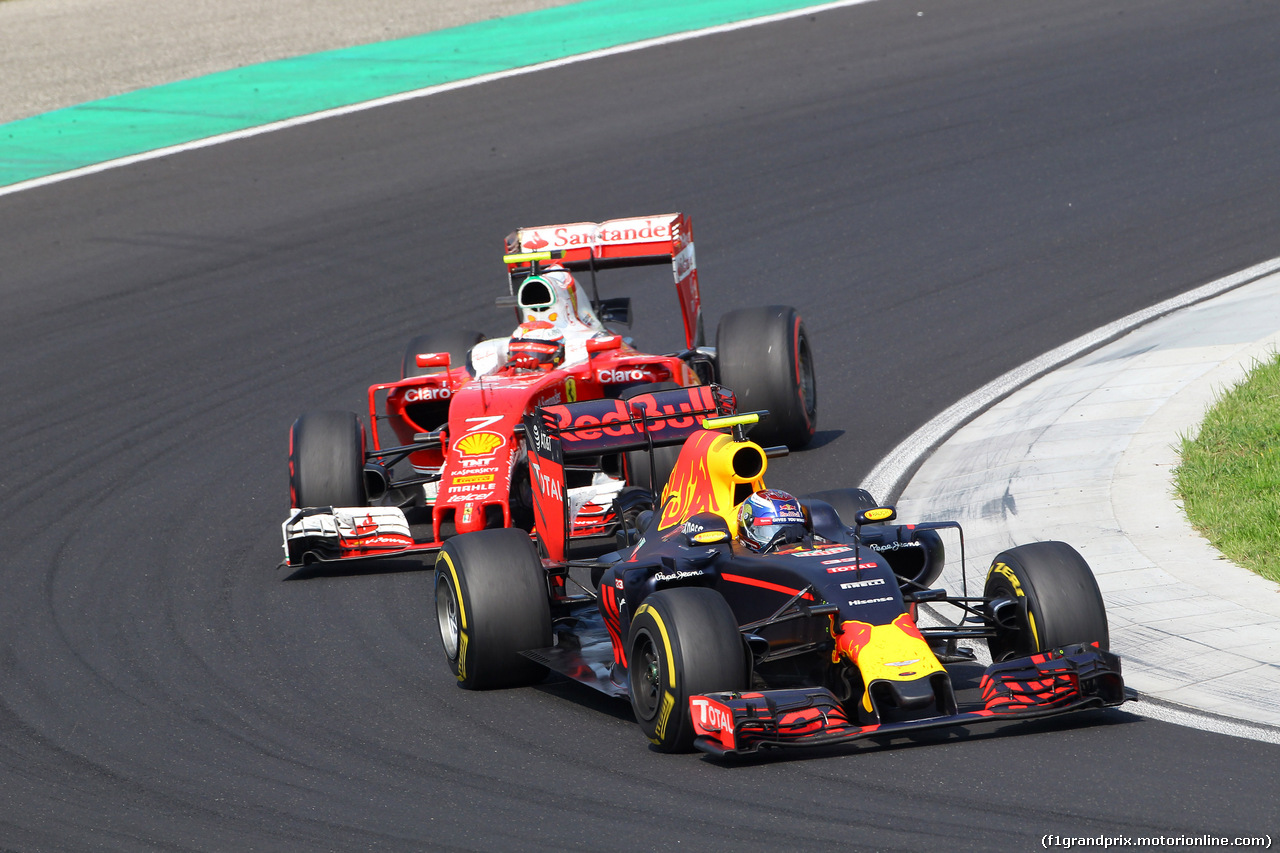 GP UNGHERIA, 24.07.2016 - Gara, Max Verstappen (NED) Red Bull Racing RB12 e Kimi Raikkonen (FIN) Ferrari SF16-H