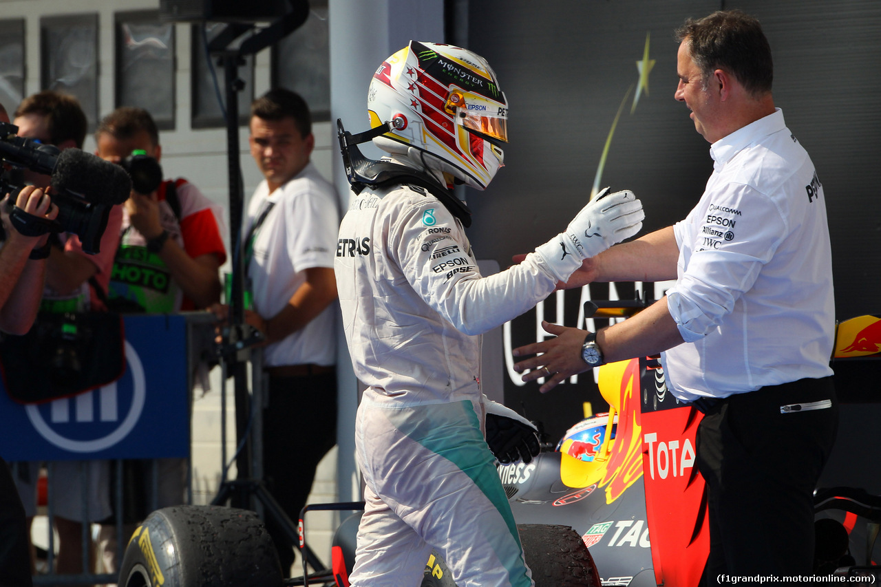 GP UNGHERIA, 24.07.2016 - Gara, Lewis Hamilton (GBR) Mercedes AMG F1 W07 Hybrid vincitore