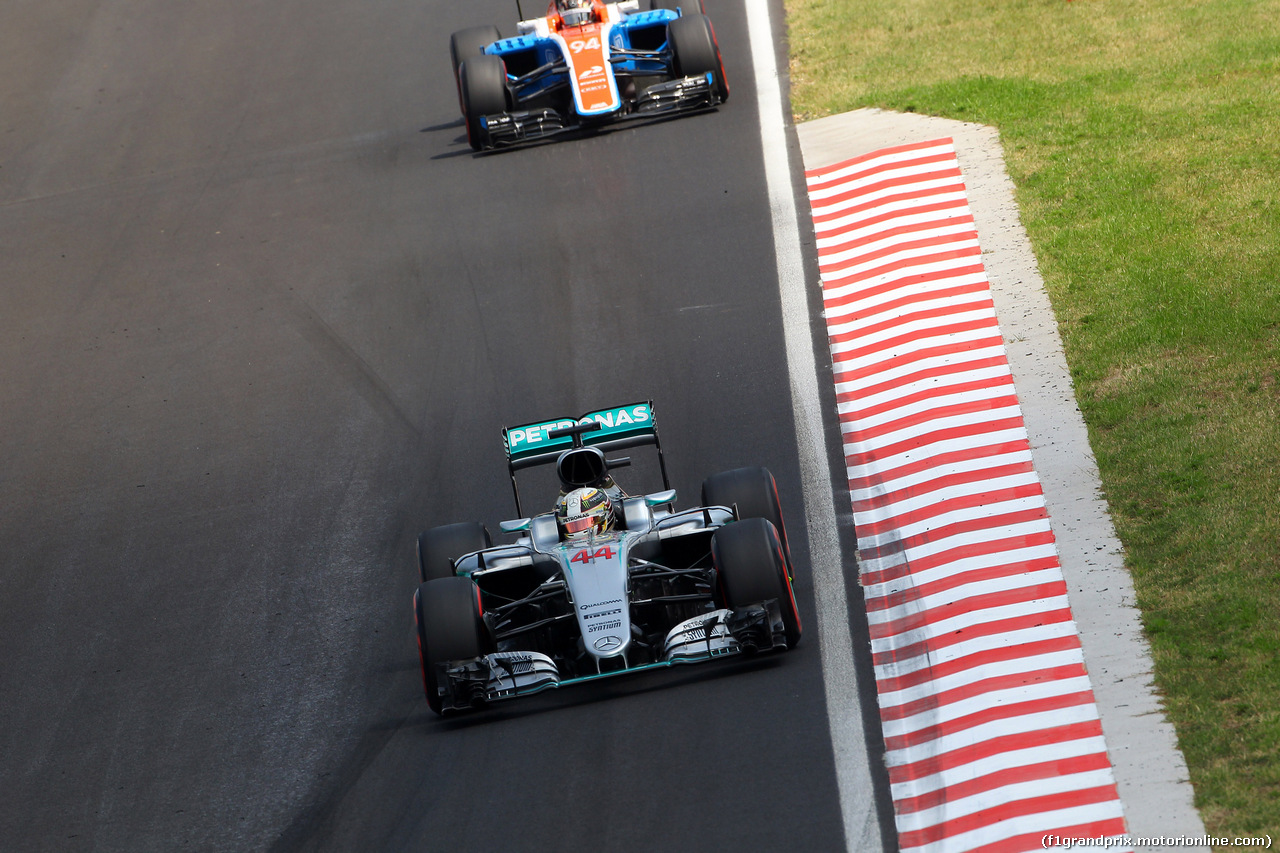 GP UNGHERIA, 23.07.2016 - Prove Libere 3, Lewis Hamilton (GBR) Mercedes AMG F1 W07 Hybrid e Pascal Wehrlein (GER) Manor Racing MRT05