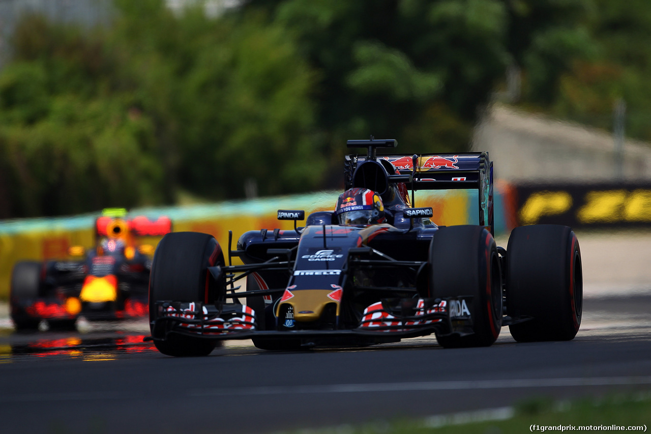 GP UNGHERIA, 23.07.2016 - Prove Libere 3, Max Verstappen (NED) Red Bull Racing RB12 e Daniil Kvyat (RUS) Scuderia Toro Rosso STR11