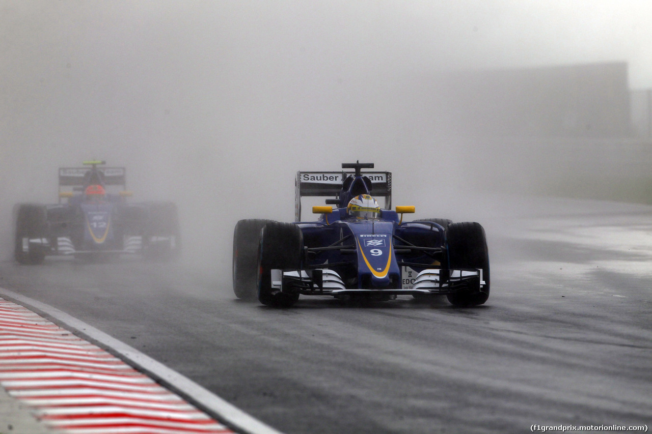 GP UNGHERIA, 23.07.2016 - Qualifiche, Marcus Ericsson (SUE) Sauber C34 davanti a Felipe Nasr (BRA) Sauber C34