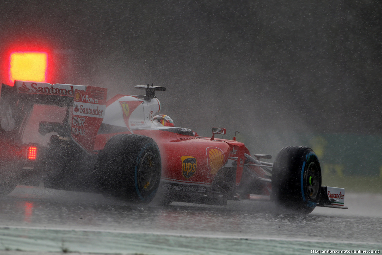 GP UNGHERIA, 23.07.2016 - Qualifiche, Sebastian Vettel (GER) Ferrari SF16-H e the red flag