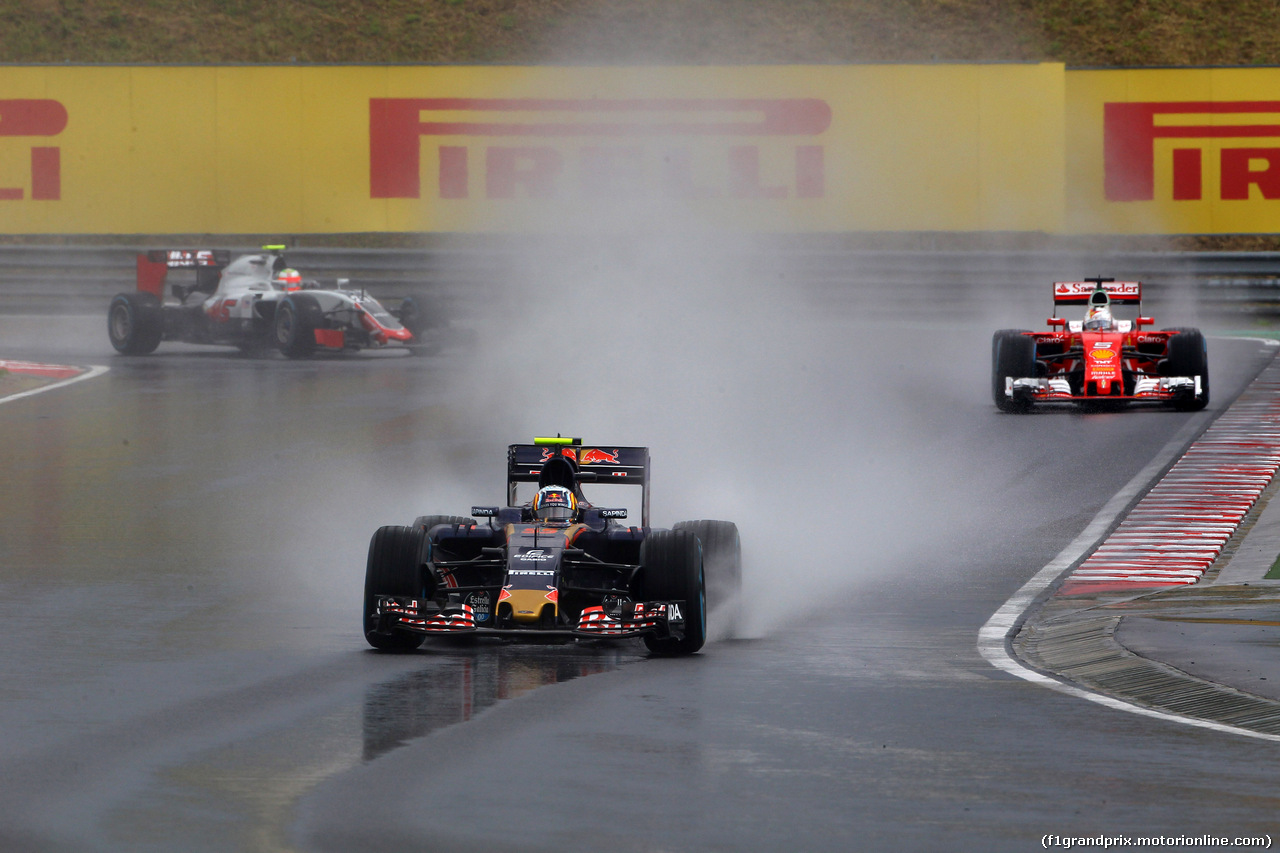 GP UNGHERIA, 23.07.2016 - Qualifiche, Carlos Sainz Jr (ESP) Scuderia Toro Rosso STR11 davanti a Sebastian Vettel (GER) Ferrari SF16-H