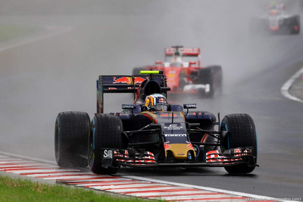 GP UNGHERIA, 23.07.2016 - Qualifiche, Carlos Sainz Jr (ESP) Scuderia Toro Rosso STR11 davanti a Sebastian Vettel (GER) Ferrari SF16-H