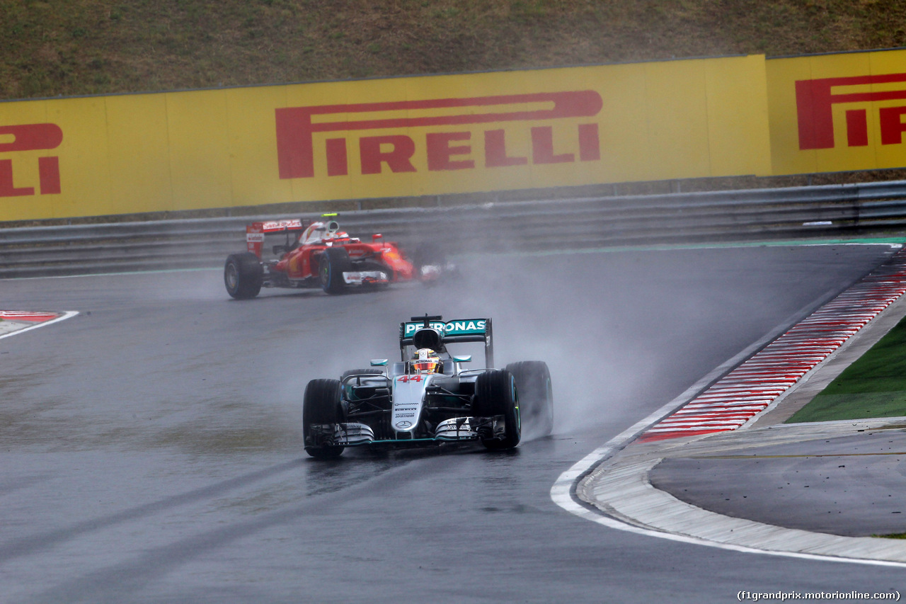 GP UNGHERIA, 23.07.2016 - Qualifiche, Lewis Hamilton (GBR) Mercedes AMG F1 W07 Hybrid e Kimi Raikkonen (FIN) Ferrari SF16-H