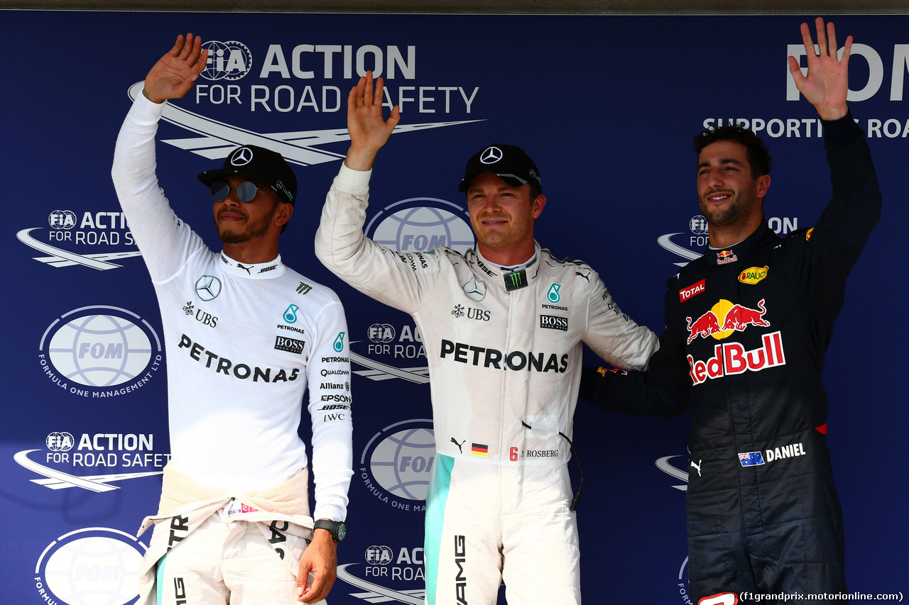 GP UNGHERIA, 23.07.2016 - Qualifiche, secondo Lewis Hamilton (GBR) Mercedes AMG F1 W07 Hybrid, Nico Rosberg (GER) Mercedes AMG F1 W07 Hybrid pole position e terzo Daniel Ricciardo (AUS) Red Bull Racing RB12