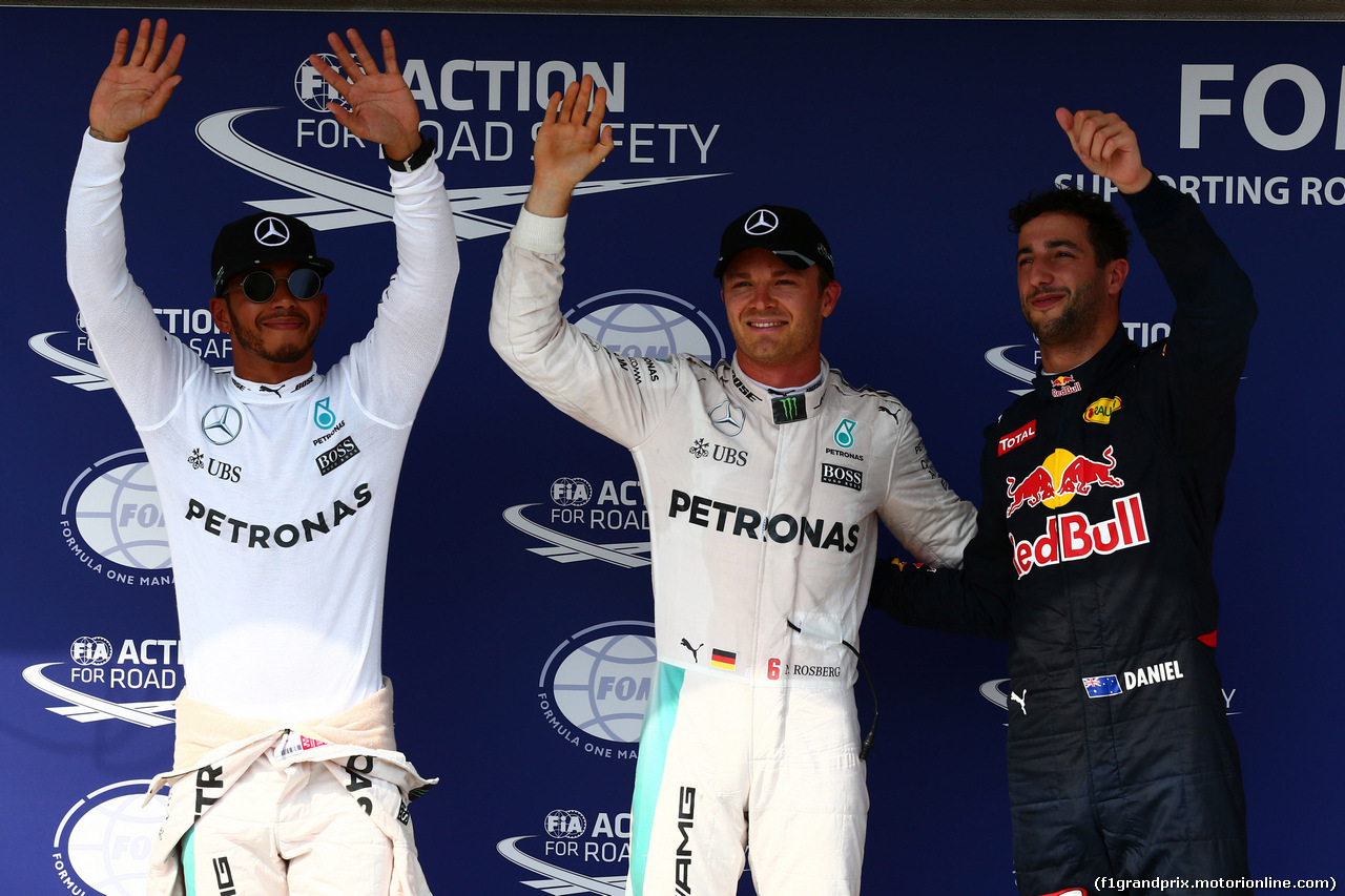 GP UNGHERIA, 23.07.2016 - Qualifiche, secondo Lewis Hamilton (GBR) Mercedes AMG F1 W07 Hybrid, Nico Rosberg (GER) Mercedes AMG F1 W07 Hybrid pole position e terzo Daniel Ricciardo (AUS) Red Bull Racing RB12