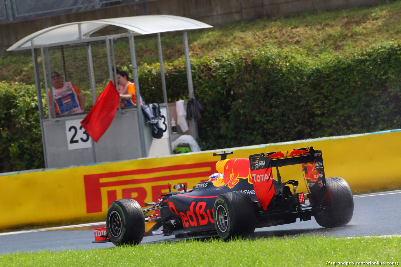 GP UNGHERIA, 23.07.2016 - Qualifiche, Daniel Ricciardo (AUS) Red Bull Racing RB12 e the red flag