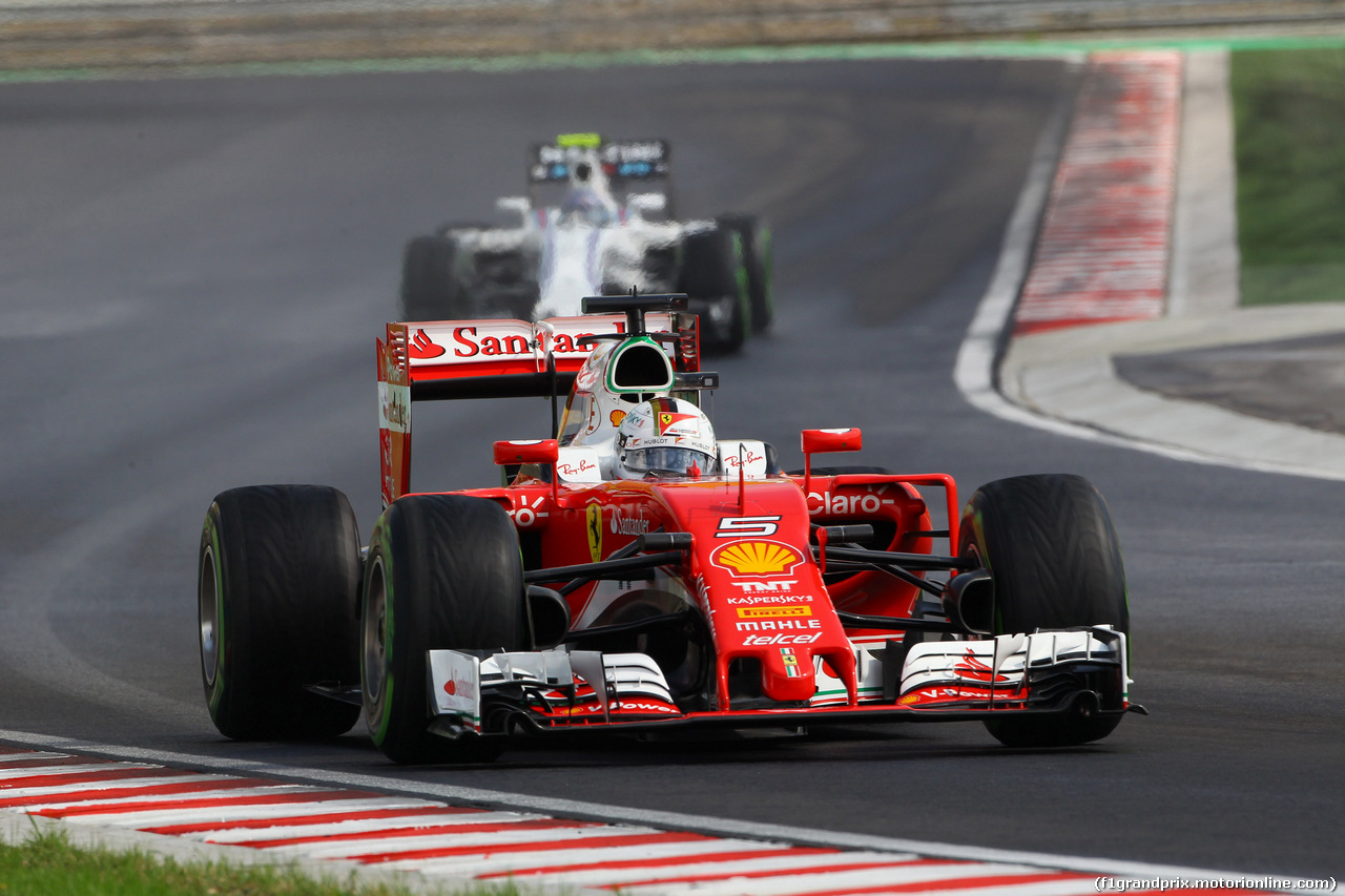 GP UNGHERIA, 23.07.2016 - Qualifiche, Sebastian Vettel (GER) Ferrari SF16-H davanti a Valtteri Bottas (FIN) Williams FW38