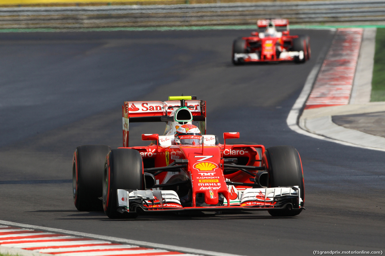 GP UNGHERIA, 23.07.2016 - Qualifiche, Kimi Raikkonen (FIN) Ferrari SF16-H davanti a Sebastian Vettel (GER) Ferrari SF16-H