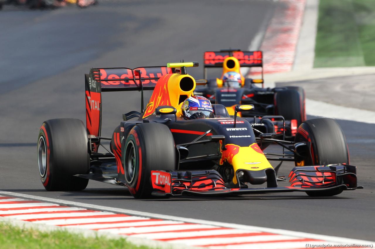 GP UNGHERIA, 23.07.2016 - Qualifiche, Max Verstappen (NED) Red Bull Racing RB12 e Daniel Ricciardo (AUS) Red Bull Racing RB12