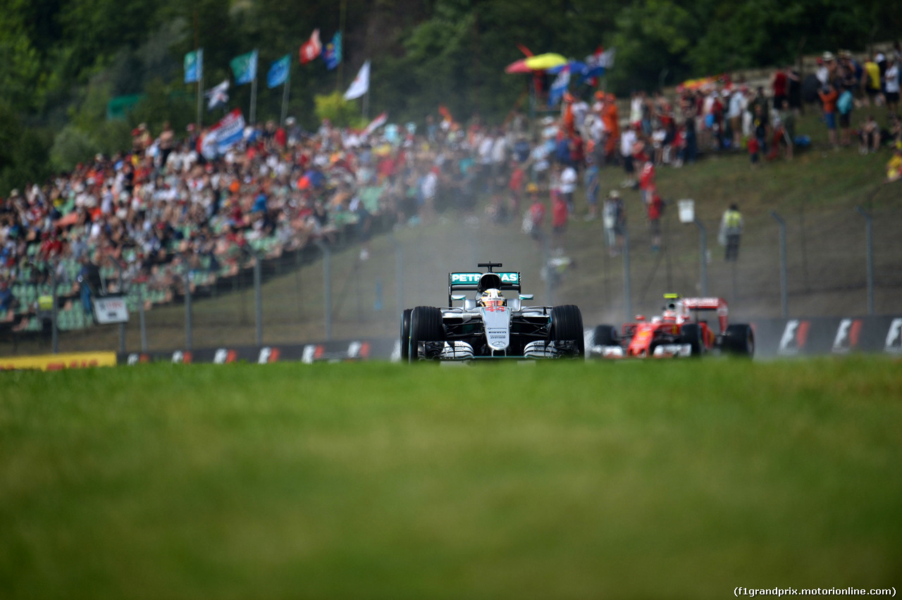 GP UNGHERIA, 23.07.2016 - Qualifiche, Lewis Hamilton (GBR) Mercedes AMG F1 W07 Hybrid e Kimi Raikkonen (FIN) Ferrari SF16-H