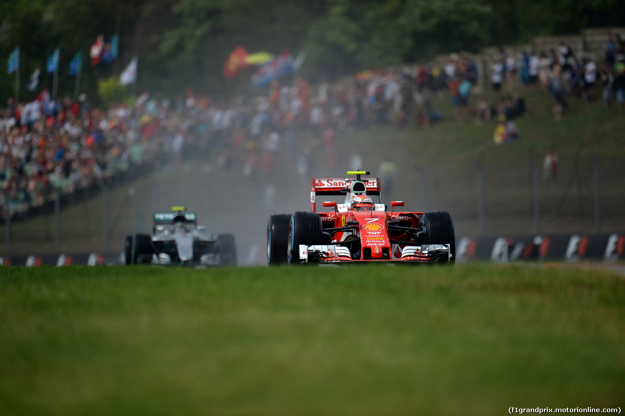 GP UNGHERIA, 23.07.2016 - Qualifiche, Kimi Raikkonen (FIN) Ferrari SF16-H e Nico Rosberg (GER) Mercedes AMG F1 W07 Hybrid