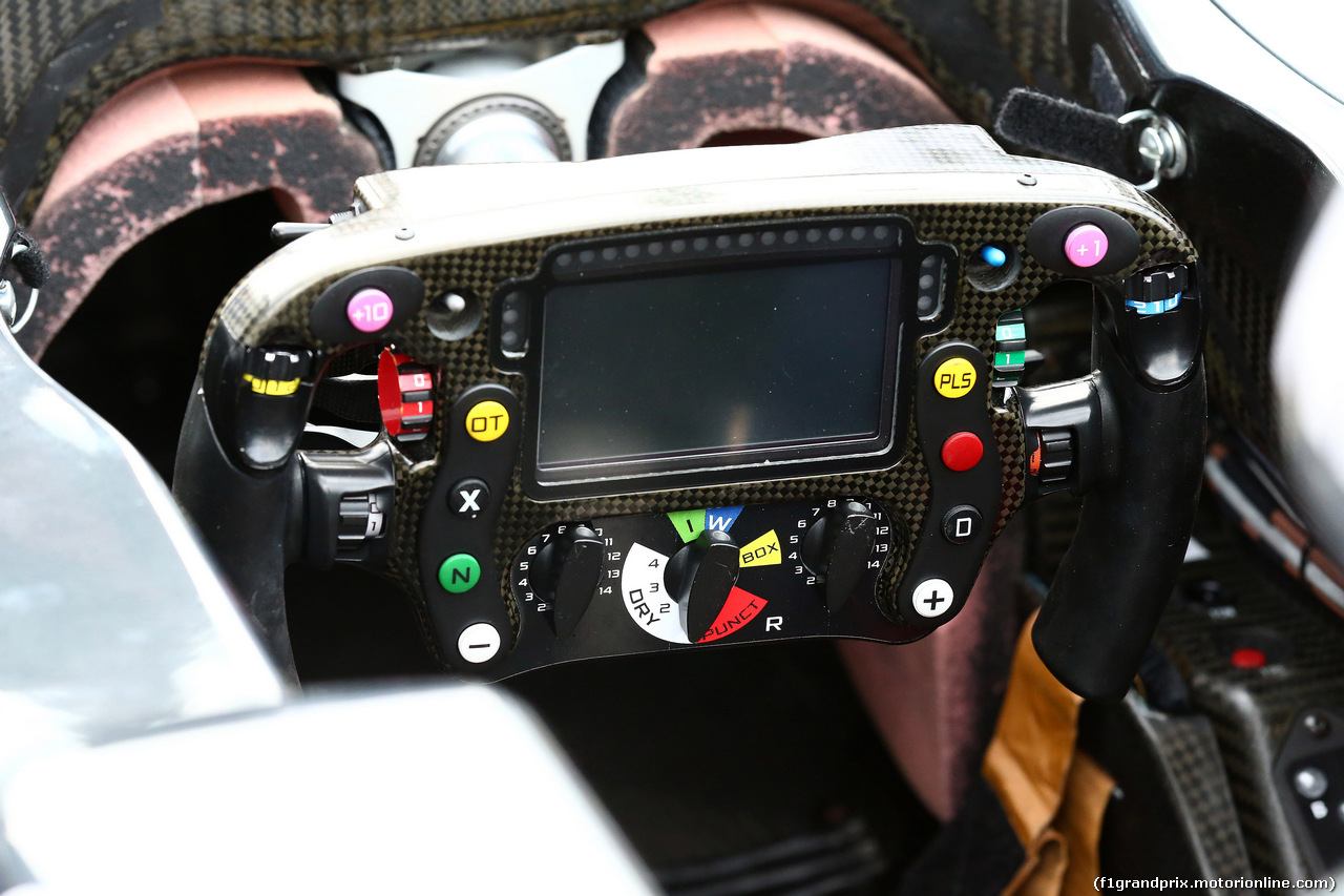 GP UNGHERIA, 22.07.2016 - McLaren Honda MP4-31 steering wheel