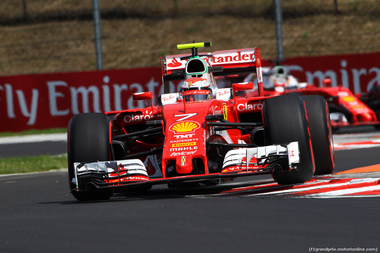 GP UNGHERIA, 22.07.2016 - Prove Libere 1, Kimi Raikkonen (FIN) Ferrari SF16-H davanti a Sebastian Vettel (GER) Ferrari SF16-H