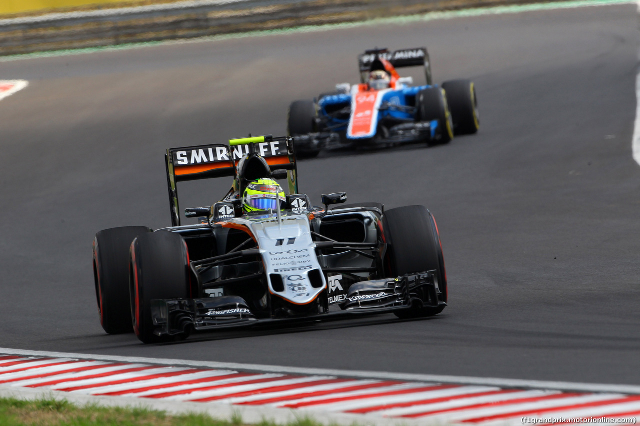 GP UNGHERIA, 22.07.2016 - Prove Libere 2, Sergio Perez (MEX) Sahara Force India F1 VJM09 e Pascal Wehrlein (GER) Manor Racing MRT05