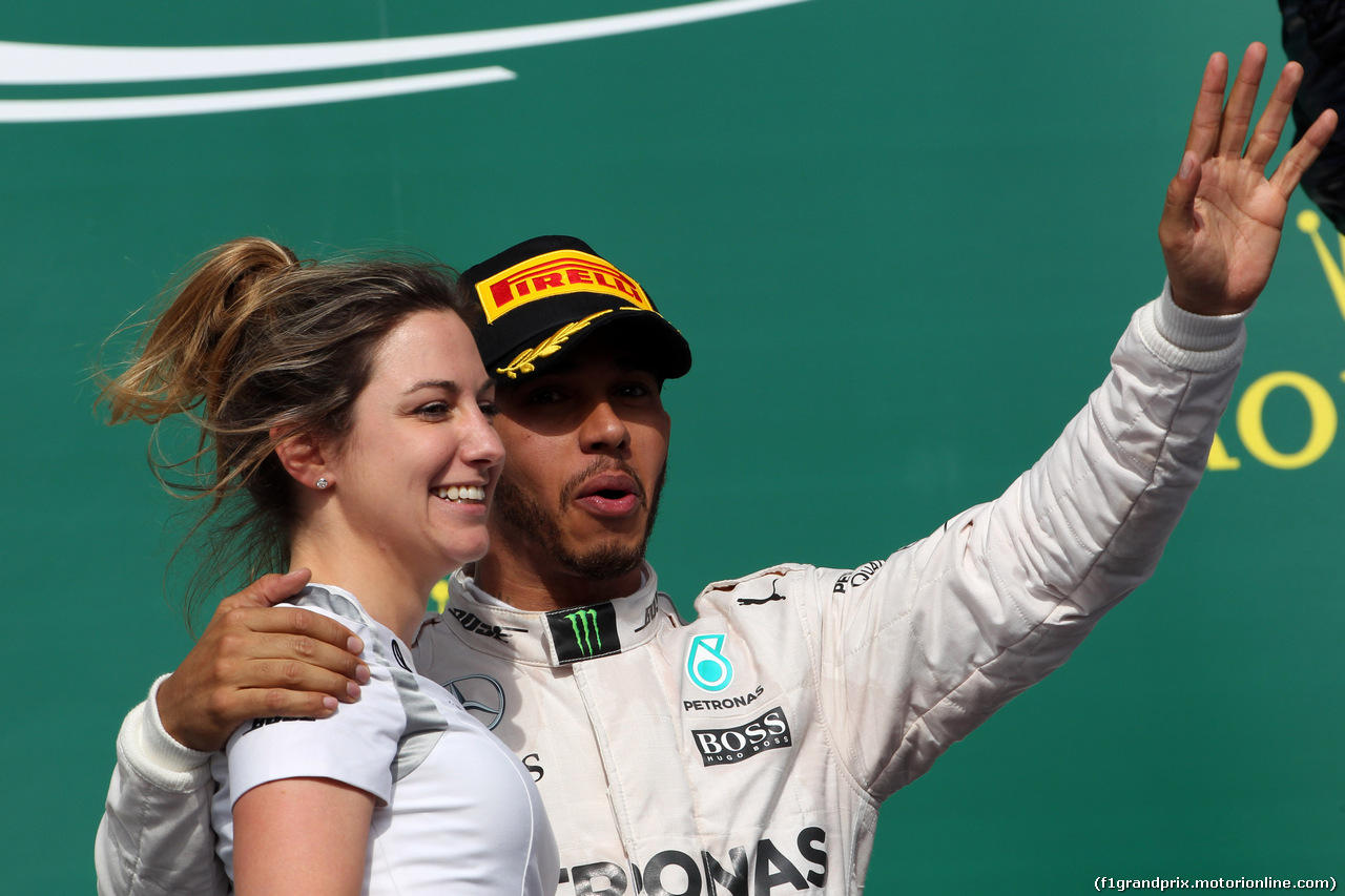 GP USA, 23.10.2016 - Gara, Victoria Vowles e Lewis Hamilton (GBR) Mercedes AMG F1 W07 Hybrid vincitore