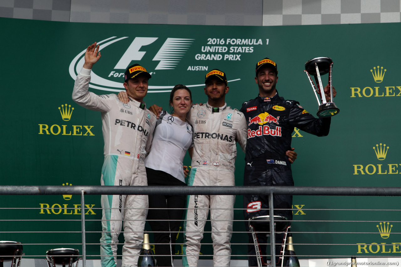 GP USA, 23.10.2016 - Gara, secondo Nico Rosberg (GER) Mercedes AMG F1 W07 Hybrid, Victoria Vowles, Lewis Hamilton (GBR) Mercedes AMG F1 W07 Hybrid vincitore e terzo Daniel Ricciardo (AUS) Red Bull Racing RB12