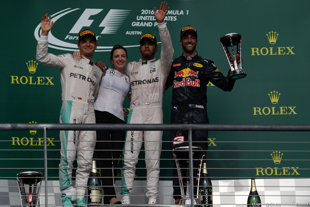 GP USA, 23.10.2016 - Gara, secondo Nico Rosberg (GER) Mercedes AMG F1 W07 Hybrid, Victoria Vowles, Lewis Hamilton (GBR) Mercedes AMG F1 W07 Hybrid vincitore e terzo Daniel Ricciardo (AUS) Red Bull Racing RB12