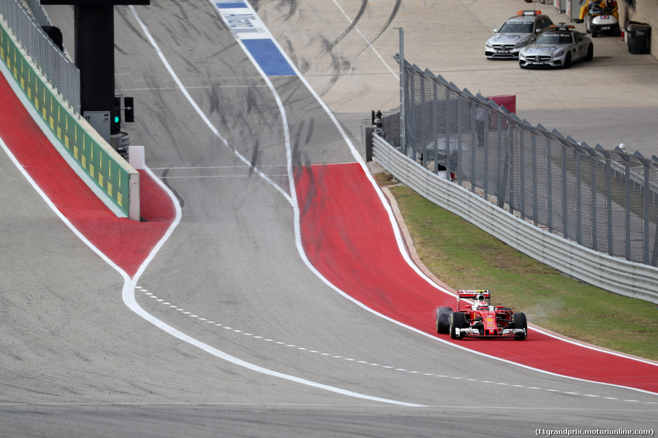 GP USA, 23.10.2016 - Gara, Kimi Raikkonen (FIN) Ferrari SF16-H retires from the race