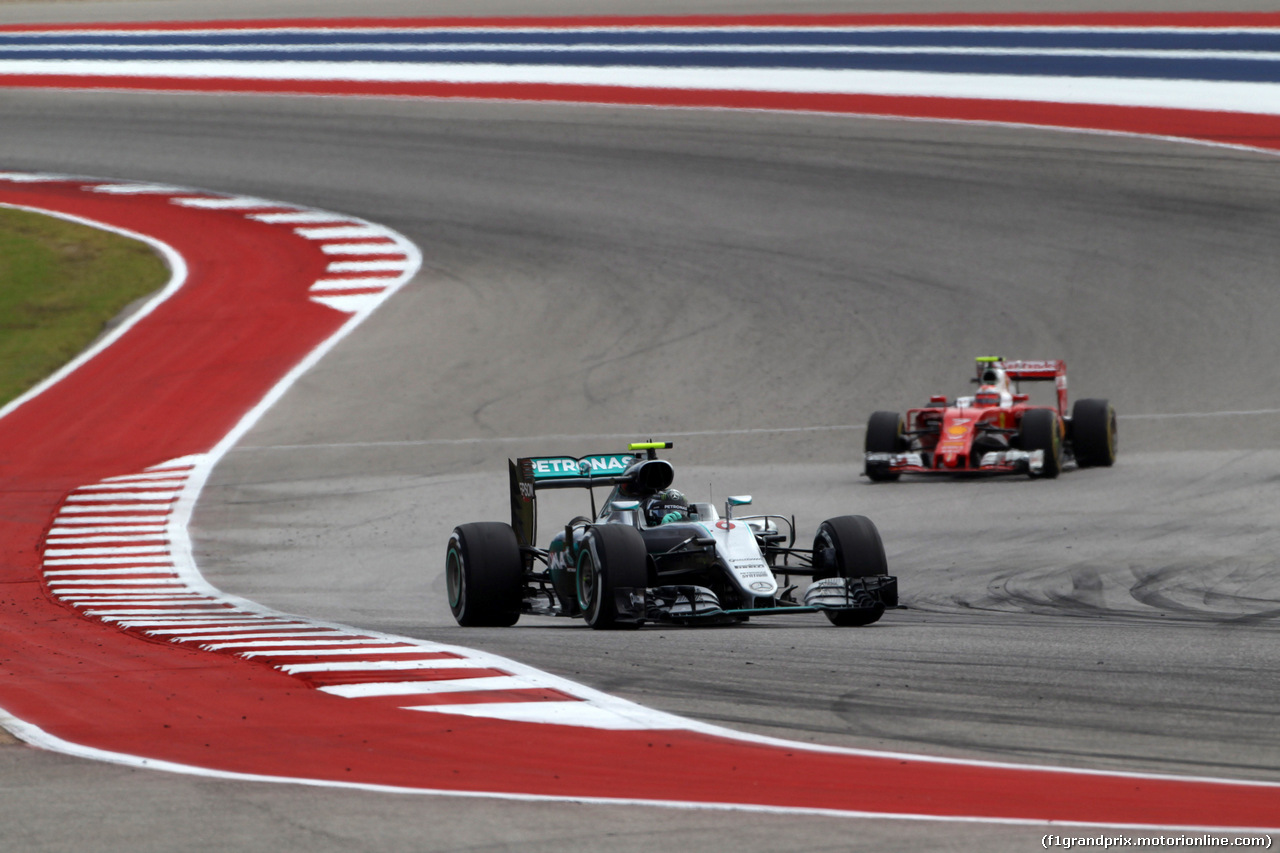 GP USA, 23.10.2016 - Gara, Nico Rosberg (GER) Mercedes AMG F1 W07 Hybrid e Kimi Raikkonen (FIN) Ferrari SF16-H