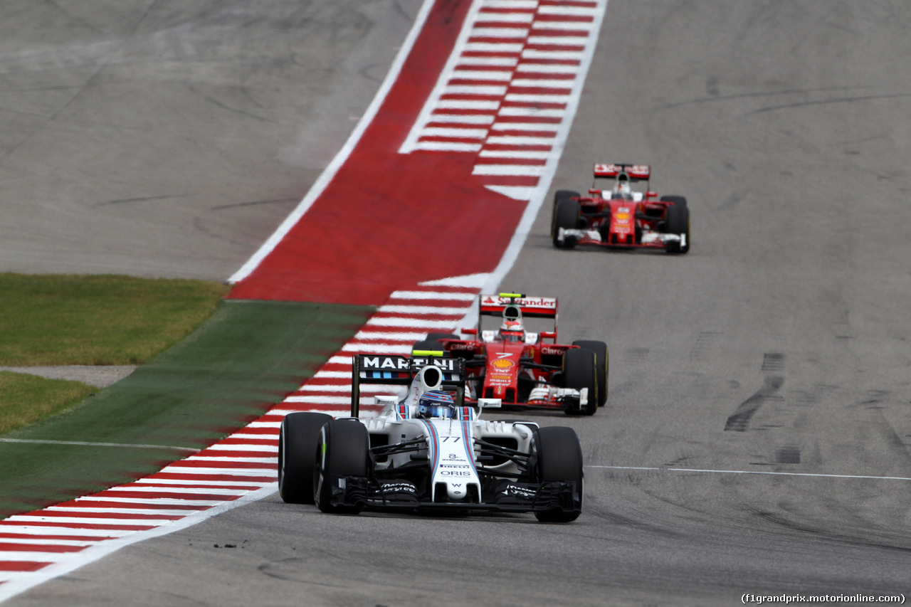 GP USA, 23.10.2016 - Gara, Valtteri Bottas (FIN) Williams FW38 davanti a Kimi Raikkonen (FIN) Ferrari SF16-H