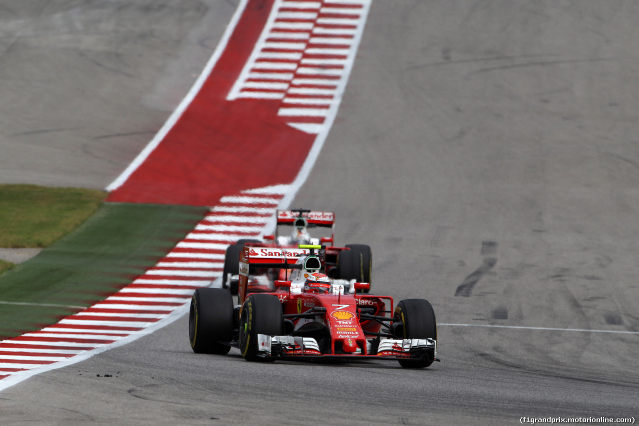 GP USA, 23.10.2016 - Gara, Kimi Raikkonen (FIN) Ferrari SF16-H davanti a Sebastian Vettel (GER) Ferrari SF16-H