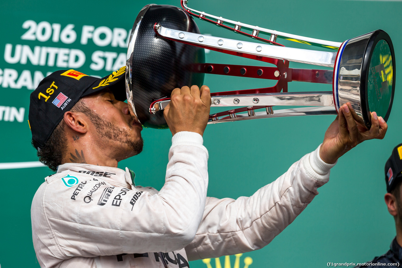 GP USA, 23.10.2016 - Gara, Lewis Hamilton (GBR) Mercedes AMG F1 W07 Hybrid vincitore