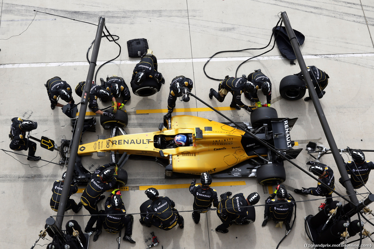 GP USA, 23.10.2016 - Gara, Pit stop, Jolyon Palmer (GBR) Renault Sport F1 Team RS16