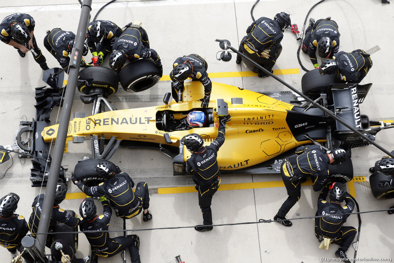 GP USA, 23.10.2016 - Gara, Pit stop, Jolyon Palmer (GBR) Renault Sport F1 Team RS16