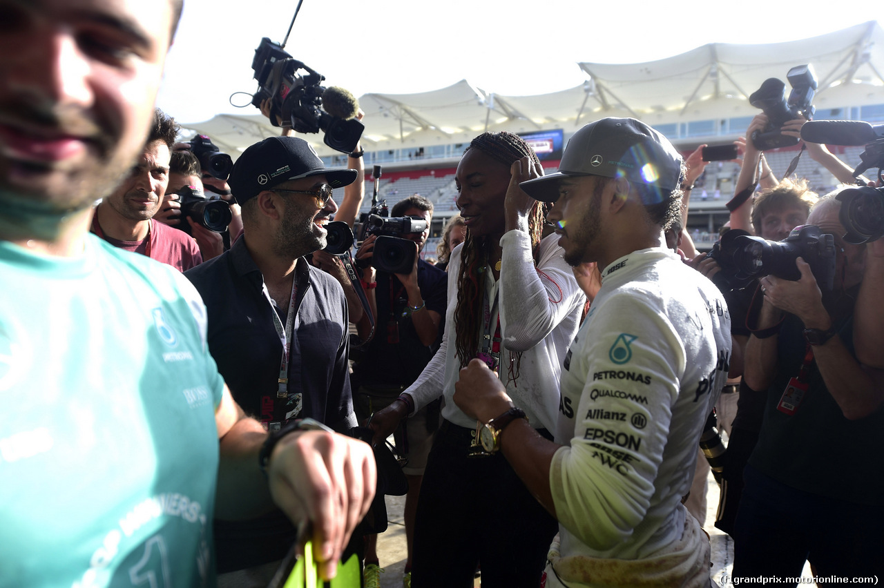 GP USA, 23.10.2016 - Gara, Lewis Hamilton (GBR) Mercedes AMG F1 W07 Hybrid e Venus Williams (USA)