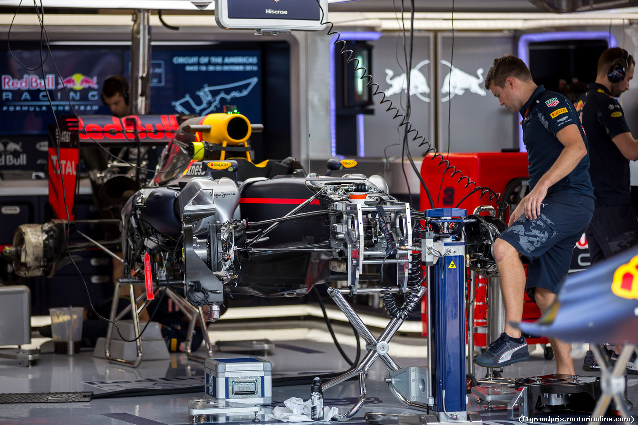 GP USA, 20.10.2016 - Red Bull garage