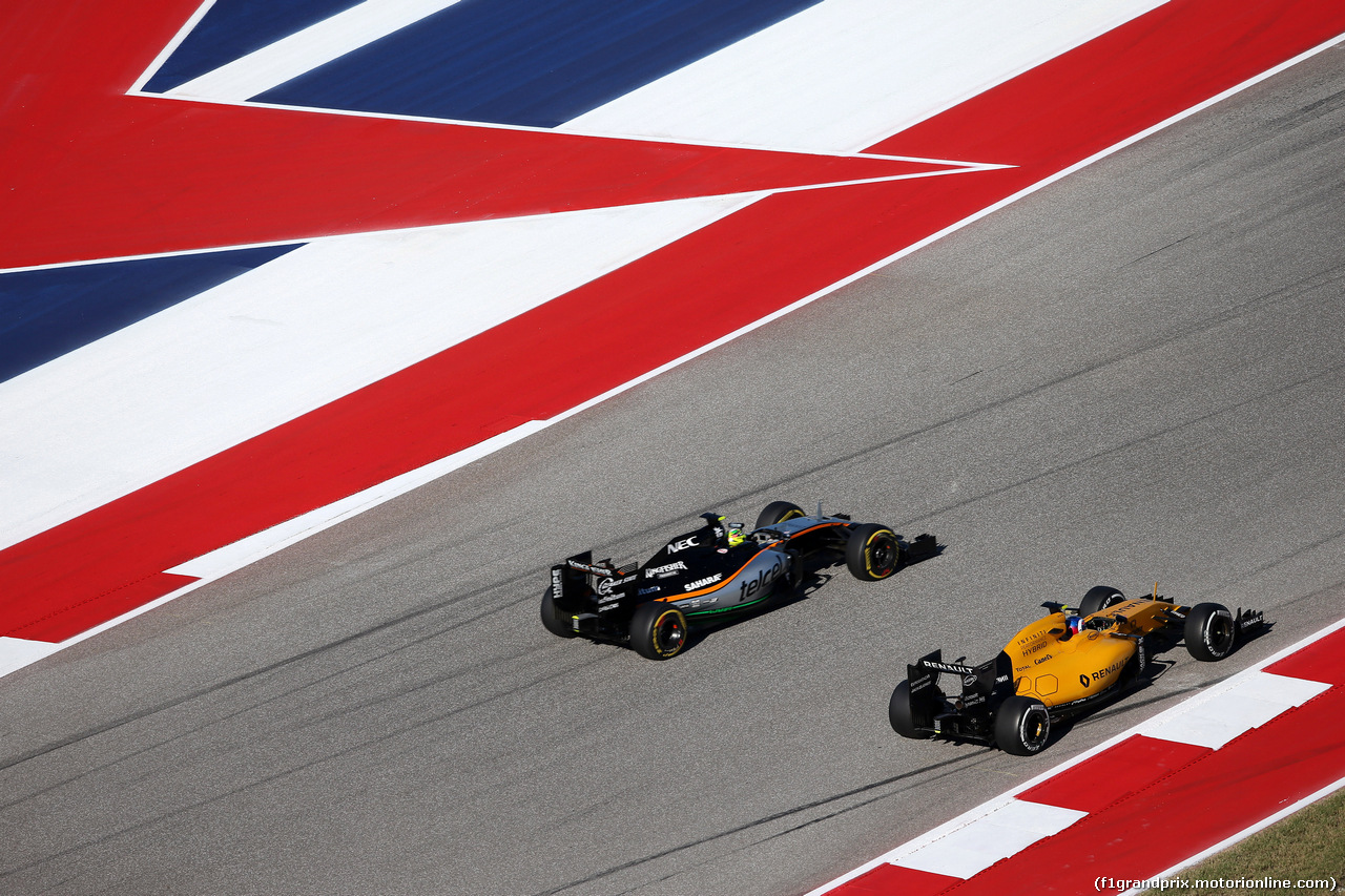 GP USA, 22.10.2016 - Prove Libere 3, Sergio Perez (MEX) Sahara Force India F1 VJM09 e Jolyon Palmer (GBR) Renault Sport F1 Team RS16