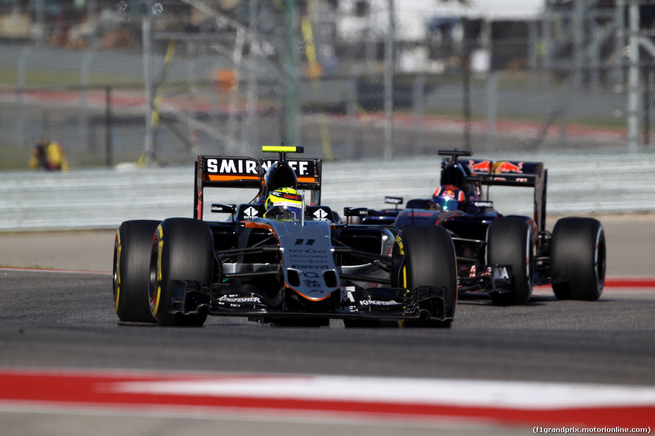 GP USA, 22.10.2016 - Prove Libere 3, Sergio Perez (MEX) Sahara Force India F1 VJM09 e Daniil Kvyat (RUS) Scuderia Toro Rosso STR11