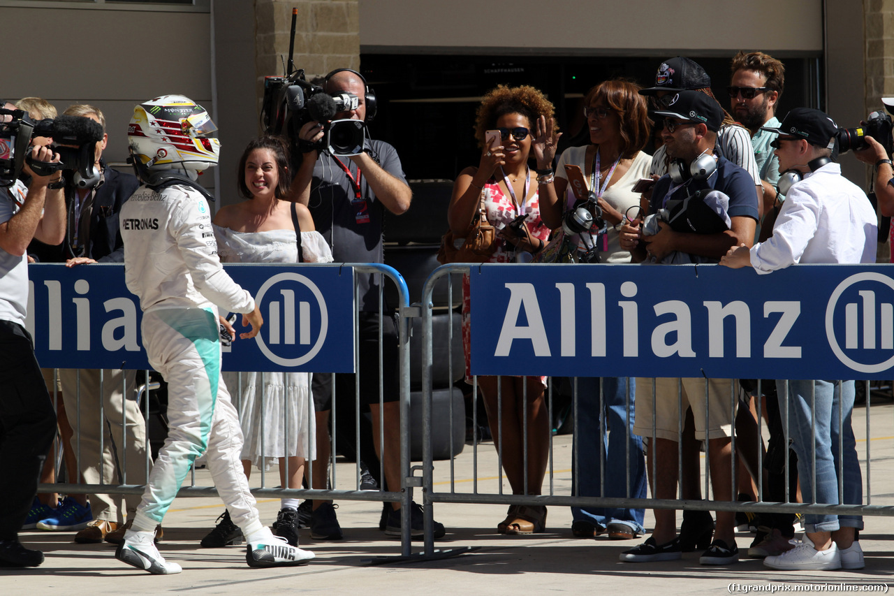 GP USA, 22.10.2016 - Qualifiche, Lewis Hamilton (GBR) Mercedes AMG F1 W07 Hybrid pole position
