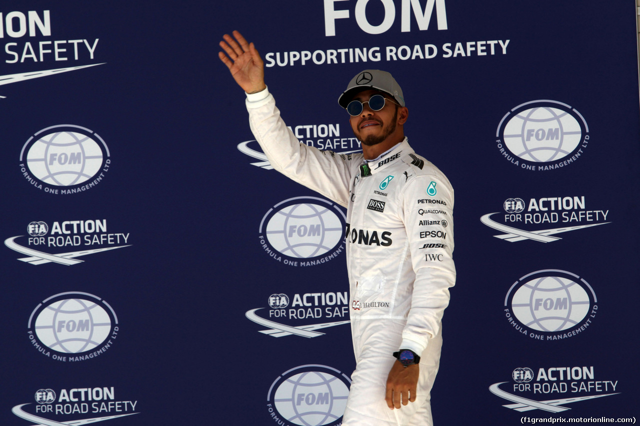 GP USA, 22.10.2016 - Qualifiche, Lewis Hamilton (GBR) Mercedes AMG F1 W07 Hybrid pole position