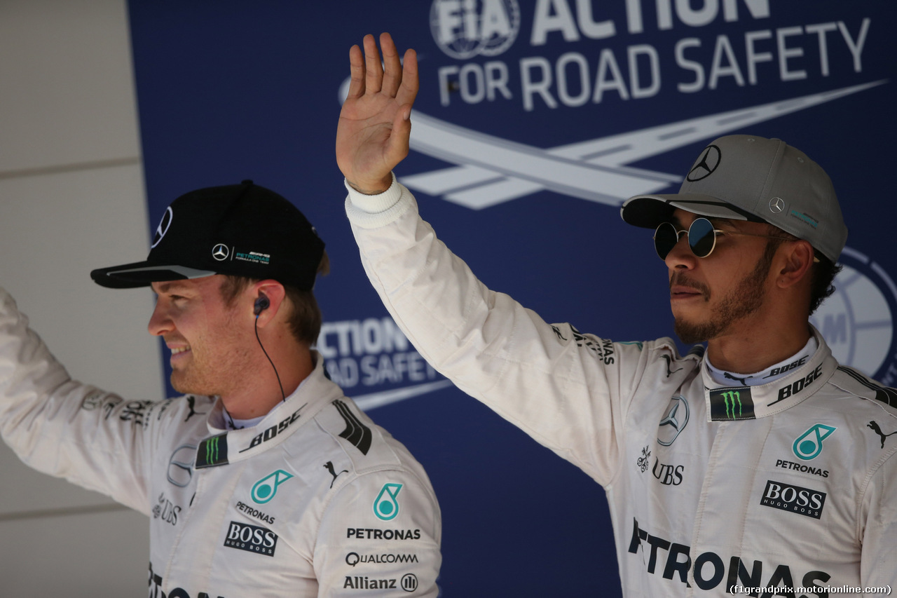 GP USA, 22.10.2016 - Qualifiche, secondo Nico Rosberg (GER) Mercedes AMG F1 W07 Hybrid e Lewis Hamilton (GBR) Mercedes AMG F1 W07 Hybrid pole position