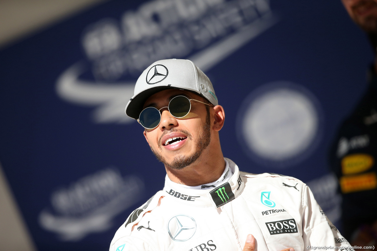 GP USA, 22.10.2016 - Qualifiche, Lewis Hamilton (GBR) Mercedes AMG F1 W07 Hybrid pole position