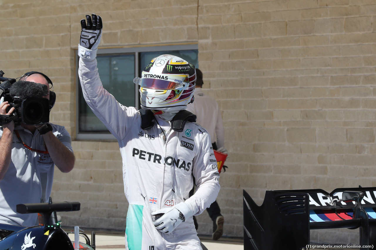 GP USA, 22.10.2016 - Qualifiche, Lewis Hamilton (GBR) Mercedes AMG F1 W07 Hybrid pole position