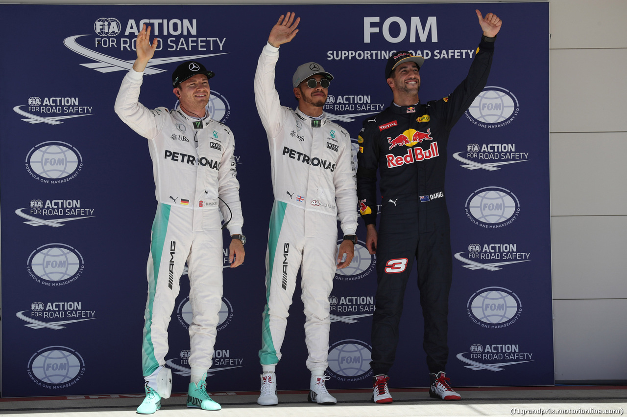 GP USA, 22.10.2016 - Qualifiche, secondo Nico Rosberg (GER) Mercedes AMG F1 W07 Hybrid, Lewis Hamilton (GBR) Mercedes AMG F1 W07 Hybrid pole position e terzo Daniel Ricciardo (AUS) Red Bull Racing RB12