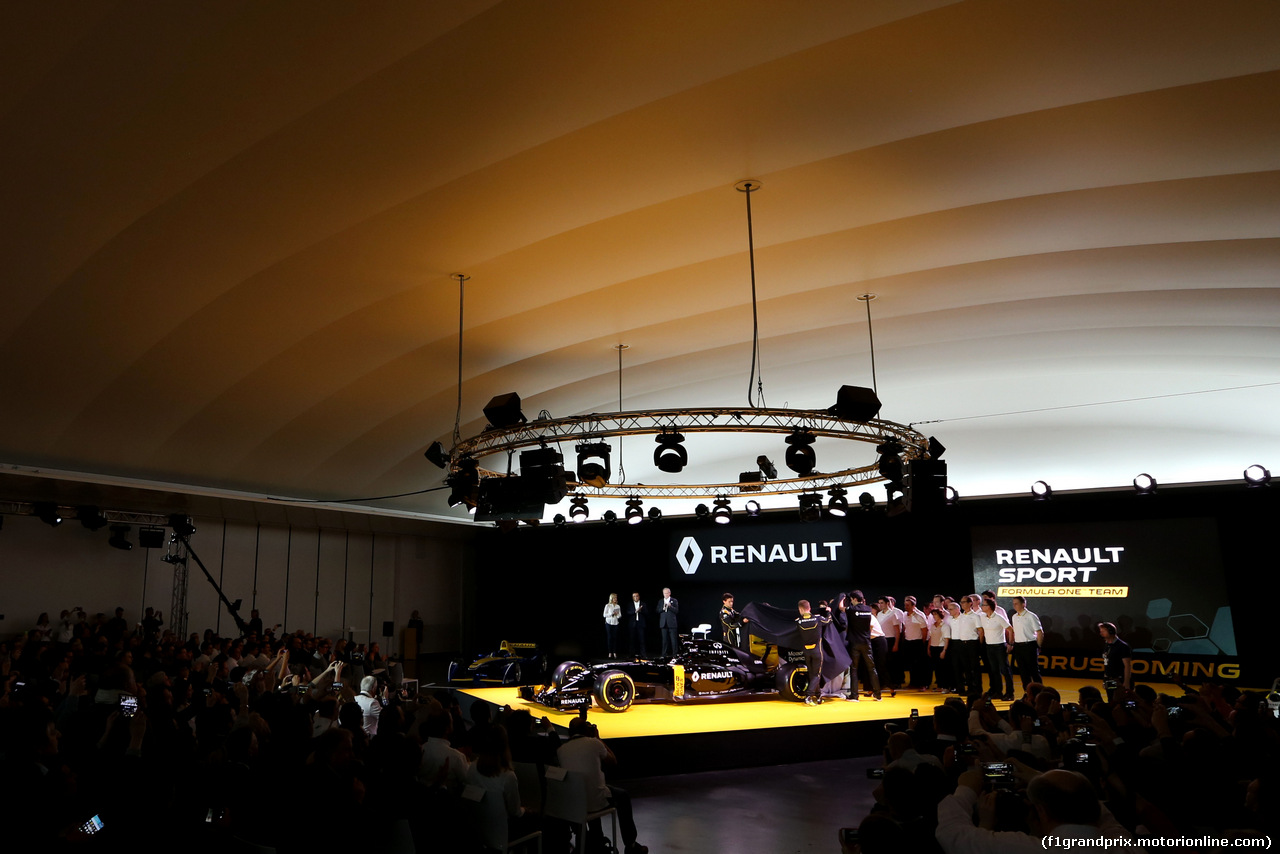 RENAULT F1 PRESENTAZIONE 2016, Frederic Vasseur (FRA) Renault Sport Formula One Team Racing Director, Carlos Ghosn (FRA) Chairman of Renault, Kevin Magnussen (DEN) Renault Sport Formula One Team, Jolyon Palmer (GBR), Renault Sport Formula One Team e Esteban Ocon (FRA), Renault Sport Formula One Team 
03.02.2016.