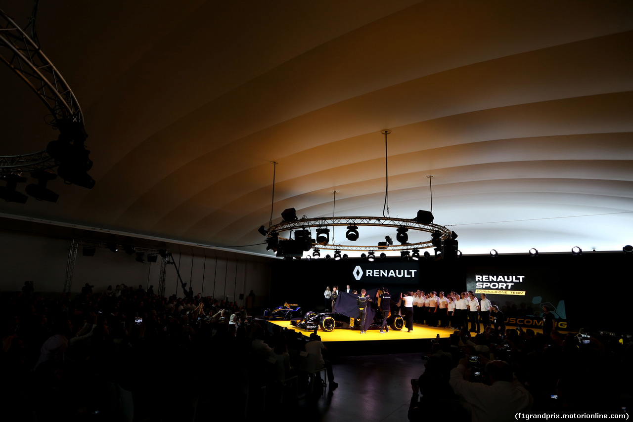 RENAULT F1 PRESENTAZIONE 2016, Frederic Vasseur (FRA) Renault Sport Formula One Team Racing Director, Carlos Ghosn (FRA) Chairman of Renault, Kevin Magnussen (DEN) Renault Sport Formula One Team, Jolyon Palmer (GBR), Renault Sport Formula One Team e Esteban Ocon (FRA), Renault Sport Formula One Team 
03.02.2016.
