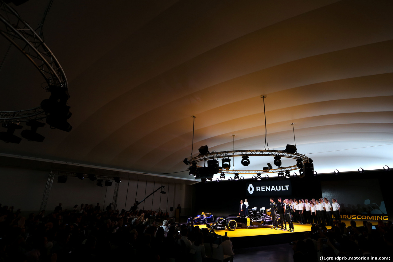 RENAULT F1 PRESENTAZIONE 2016, Frederic Vasseur (FRA) Renault Sport Formula One Team Racing Director, Carlos Ghosn (FRA) Chairman of Renault, Kevin Magnussen (DEN) Renault Sport Formula One Team, Jolyon Palmer (GBR), Renault Sport Formula One Team e Esteban Ocon (FRA), Renault Sport Formula One Team 
03.02.2016.