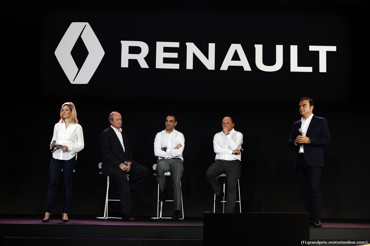 RENAULT F1 PRESENTAZIONE 2016, (L to R): Jerome Stoll (FRA) Renault Sport F1 President with Cyril Abiteboul (FRA) Renault Sport F1 Managing Director; Frederic Vasseur (FRA) Renault Sport Formula One Team Racing Director; e Carlos Ghosn (FRA) Chairman of Renault.
03.02.2016.