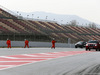 TEST F1 BARCELLONA 22 FEBBRAIO, Marshals remove debris after Romain Grosjean (FRA) Haas F1 Team lost his front wing.
22.02.2016.